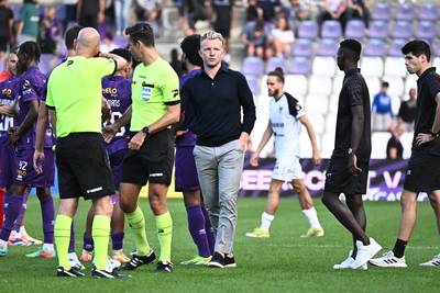 Club van Dirk Kuijt vreest geweld in derby en vraagt fans om steun: ‘Werken keihard om tij te keren’