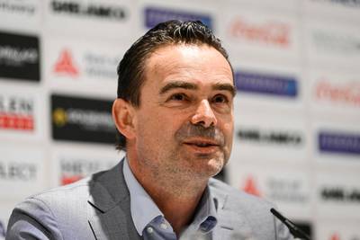 Antwerp verlengt in alle stilte contract geschorste Marc Overmars: ‘Gewoon niet gecommuniceerd’