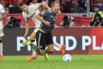 Sterker Bayern München krijgt kampioen Bayer Leverkusen niet op de knieën in eenzijdige topper