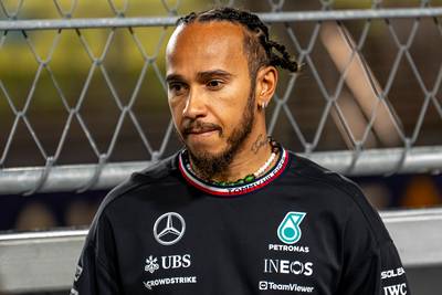 Formule 1-icoon Lewis Hamilton worstelde jarenlang met depressies: ‘Ik had niemand om mee te praten’