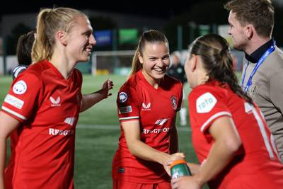 Droomdebuut voor FC Twente Vrouwen in Champions League: ‘Dit maken we in de eredivisie niet mee’