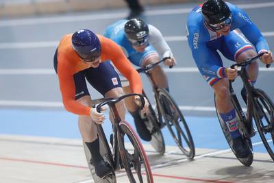 Harrie Lavreysen en Jeffrey Hoogland naar halve finales keirin op WK baanwielrennen