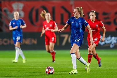 Twente onderuit tegen Chelsea en ‘kind van de club’ Wieke Kaptein: ‘Hoop dat Twente ook doorgaat in Champions League’