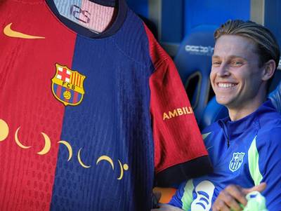 Frenkie de Jong en ploeggenoten spelen El Clásico met logo Coldplay op hun Barcelona-shirt