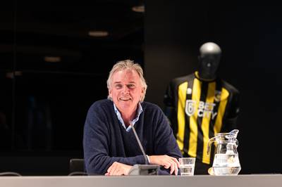 Edwin Reijntjes wil spoed bij overname Vitesse: ‘Alles lijkt wel koek en ei, maar intern broeit het bij de club aan alle kanten’