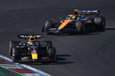 Max Verstappen krijgt ondanks controversieel moment veel lof na beklijvend duel met Norris: ‘Hij verdedigt als een God’