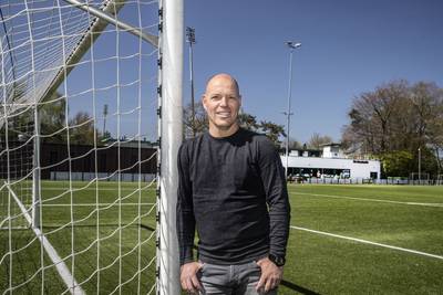 Feyenoord stuurt jeugdtrainer Dennis te Braak weg