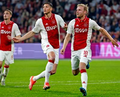 Ajax reist met Weghorst maar zonder Klaassen naar Azerbeidzjan voor EL