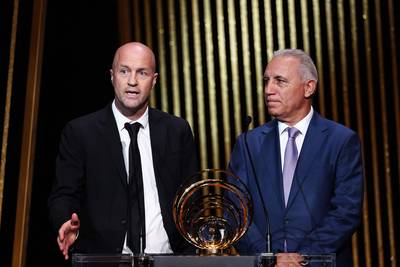 Prachtig eerbetoon aan Johan Cruijff op Ballon d’Or-gala: prijs voor coaches heet voortaan Johan Cruyff Trophy