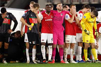 Het moment dat Bas Dost neervalt, blijft de NEC’ers voor altijd bij: ‘Dat ging door merg en been’