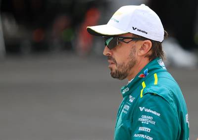 Fernando Alonso met vertraging naar GP Brazilië door medische behandeling