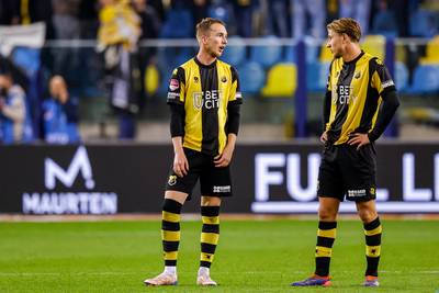 Zieltogend Vitesse weer terug bij af: overname door Guus Franke van de baan