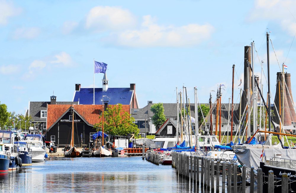 Groot onderhoud aan E-steiger Buiten Haven