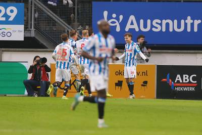 Heerenveen ontsnapt dankzij VAR en wint van furieus Go Ahead Eagles: ‘Dit is een schandalige beslissing’