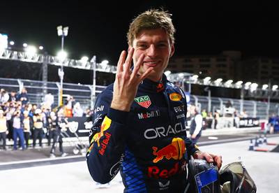 Wereldkampioen! Max Verstappen laat Lando Norris kansloos in Las Vegas en pakt vierde titel op rij