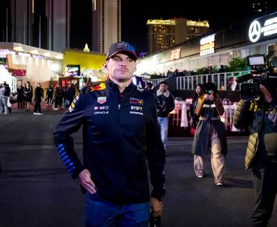 Max Verstappen nu wél ‘happy’ in Las Vegas: ‘Ik wil niet negatief zijn, ik snap waarom we hier zijn’