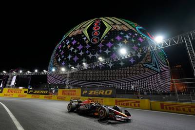 Max Verstappen rijdt zaterdag de koudste kwalificatie van het seizoen tijdens Grand Prix van Las Vegas