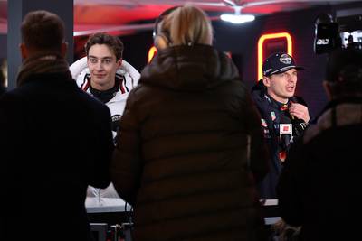 Concurrenten feliciteren Max Verstappen: ‘Maar het wordt tijd dat iemand vanaf het begin het gevecht met Red Bull aangaat’