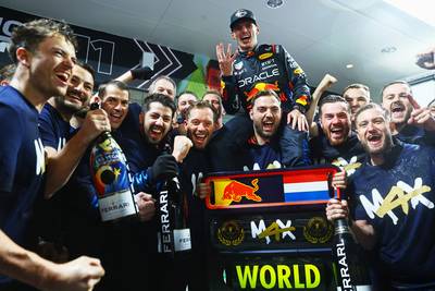 Het succesverhaal van Max Verstappen zou nooit moeten wennen: ‘Niet slecht hè, voor een Nederlander’