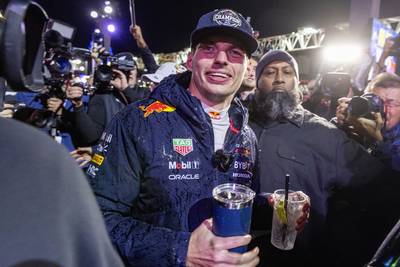 Max Verstappen bijt van zich af na titel: ‘In een McLaren was ik al veel eerder kampioen geweest’