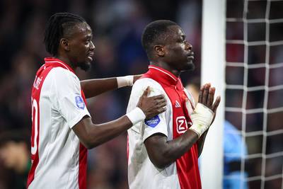 Ajax worstelt zich naar zege op PEC Zwolle in stroperige wedstrijd