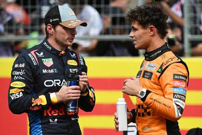 Uitspraak Verstappen over McLaren echoot nog na in Qatar: ‘Hij moet aan een comedy gaan beginnen’