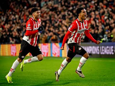 Sensationele ontknoping in Eindhoven: PSV pakt door drie late goals toch Champions League-zege tegen Sjachtar