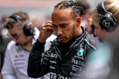 Lewis Hamilton kijkt uit naar vakantie na dramatisch weekend in Brazilië: ‘De auto is nog nooit zo slecht geweest’