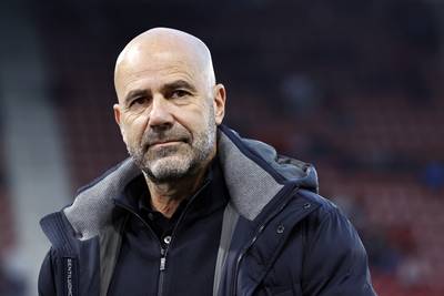 Peter Bosz lacht om voorspellingen Klassieker: ‘Er werd weer 6-0 genoemd, maar Feyenoord was kansloos’