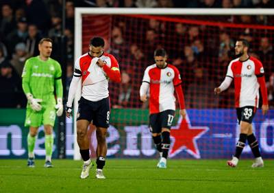 Grillig Feyenoord zakt door het ijs met pijnlijke thuisnederlaag tegen gehavend Salzburg