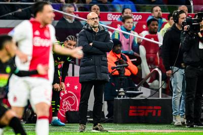 Peter Bosz en Luuk de Jong balen van ‘slordig’ PSV: ‘We hadden echt wel van Ajax kunnen winnen’