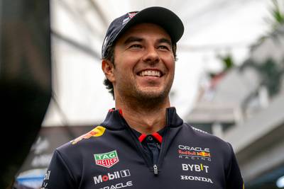 Sergio Pérez verwacht in 2025 voor Red Bull te rijden, ondanks aanhoudende kritiek: ‘Het zijn maar geruchten’