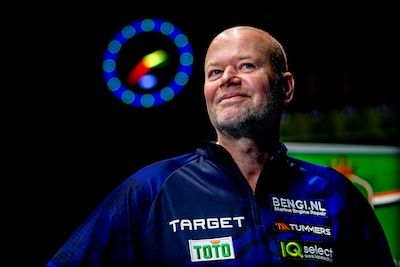 Van Barneveld start WK tegen darter die vraagtekens zet bij interviews Barney: ‘Hij zit met zijn hoofd al bij Humphries’