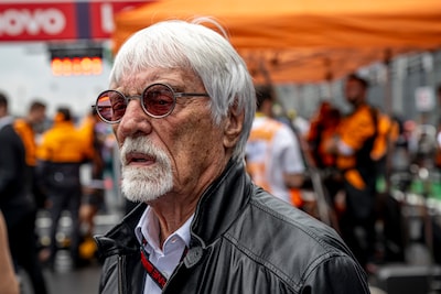 Bernie Ecclestone (94) verkoopt zijn peperdure Formule 1-auto’s: ‘Ik wil ze niet aan mijn vrouw overlaten’